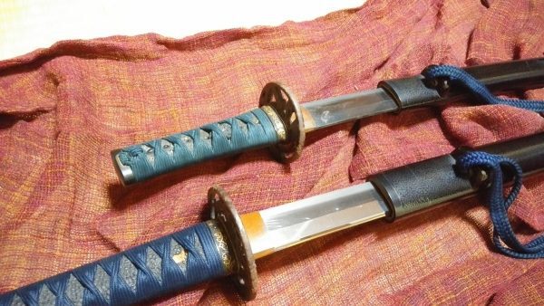 納屋から出てきたのは江戸時代の名工「肥前忠広」の刀と脇差