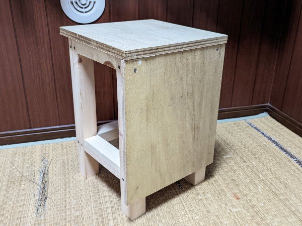 あの懐かしい「図工室の椅子」が欲しすぎてDIYしてみた