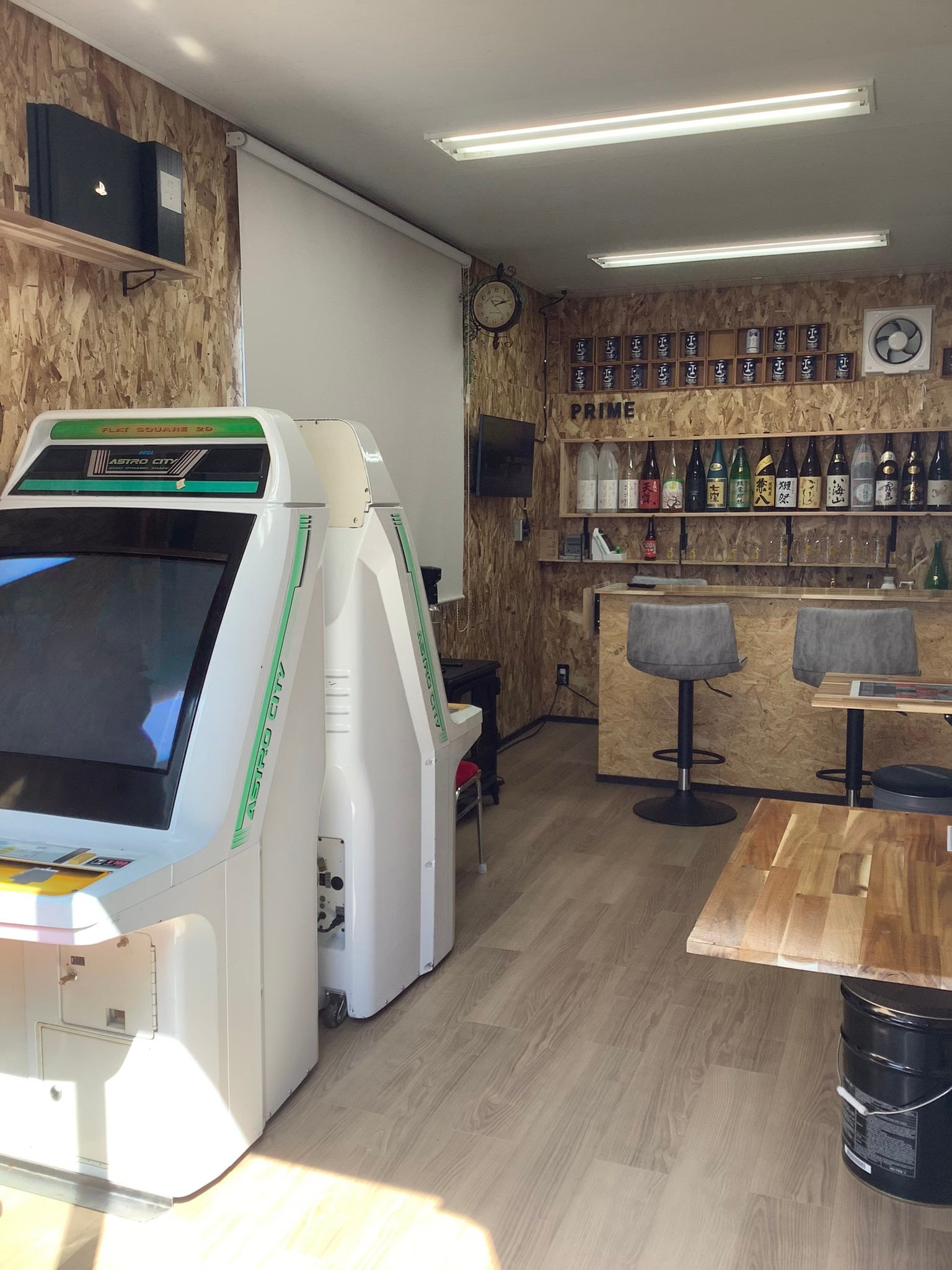 これぞ大人の遊び場！ゲームとお酒を愛する人がDIYで作った「趣味の部屋」が素晴らしい完成度 - Togetter [トゥギャッター]