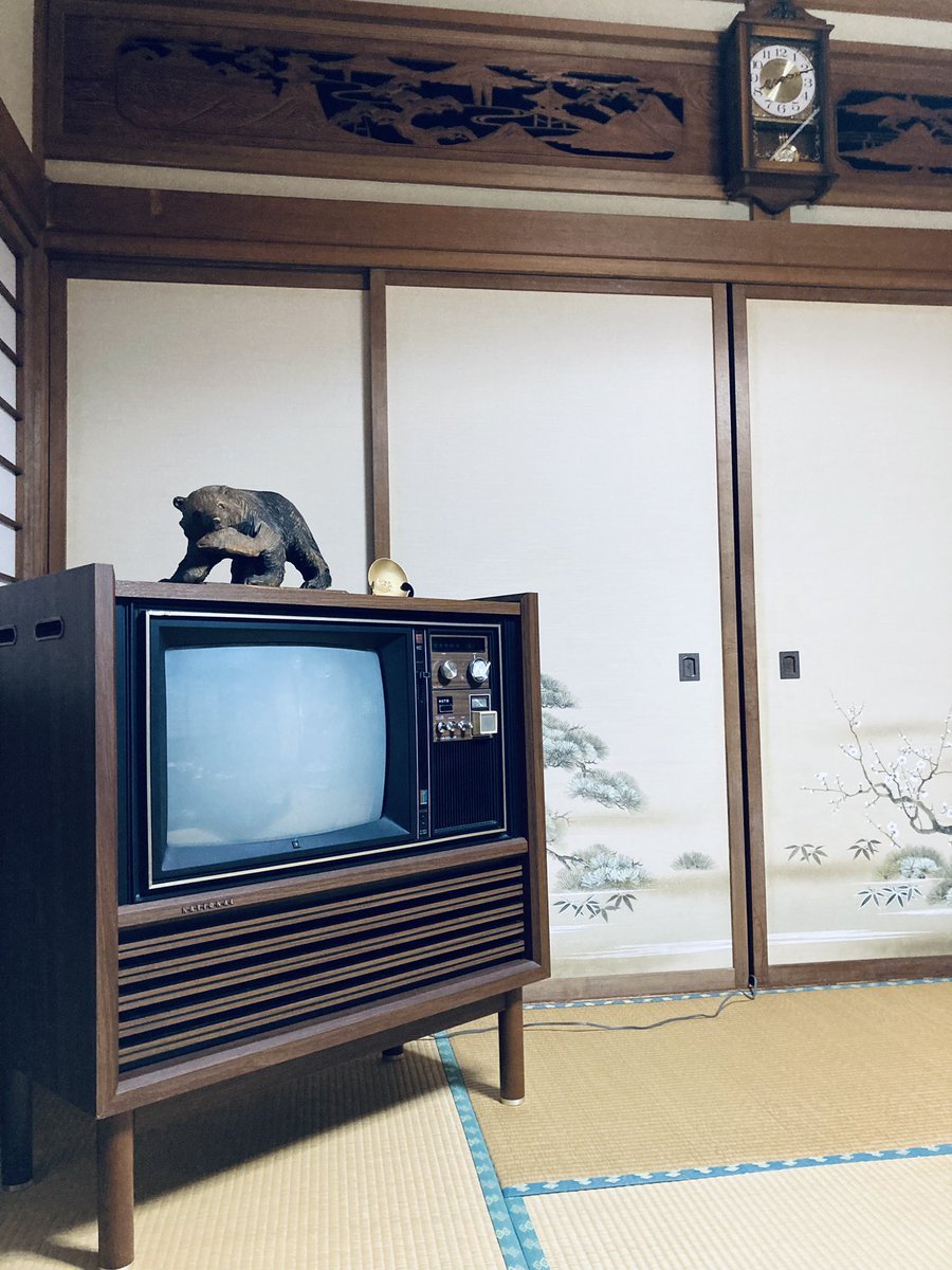 昭和の「超音波リモコンカラーテレビ」で懐かしの映像を楽しむ22歳にレトロ家電愛を聞いた - Togetter [トゥギャッター]