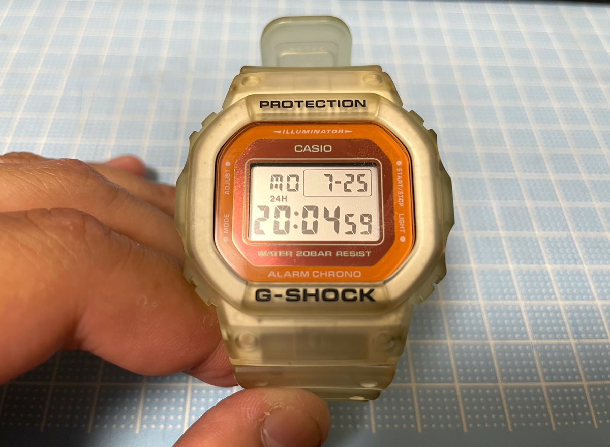 黄ばんでしまった「G-SHOCK」を自分で染めたらめちゃくちゃカッコよくなった！ - Togetter [トゥギャッター]